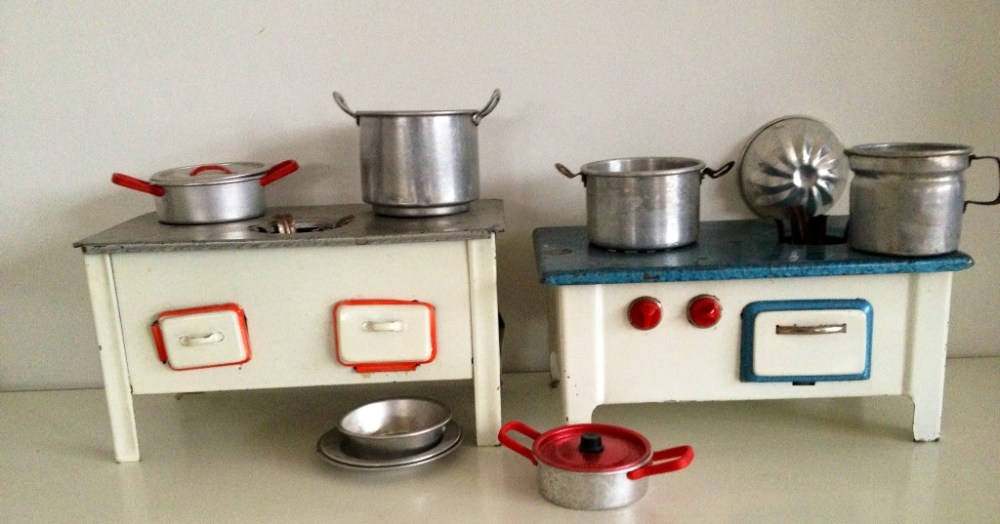 Oude kinderkeukentjes uit '60 -'70-er jaren.