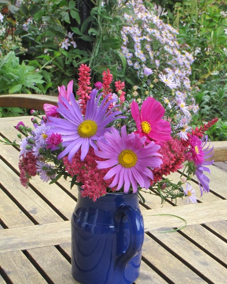 Boeket van Sedum, Herfstasters en Cosmea
