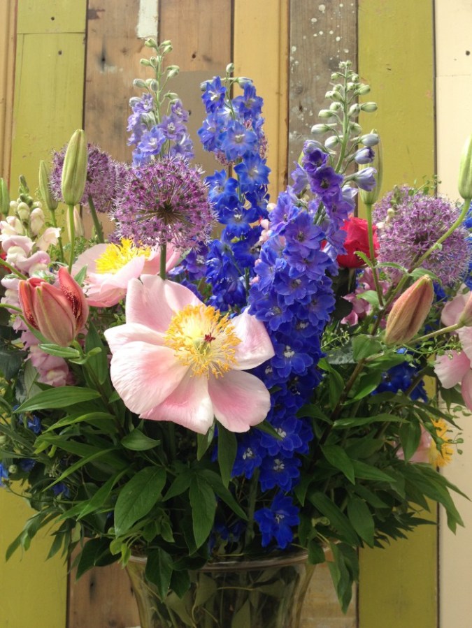 veldboeket pioen alium ridderspoor